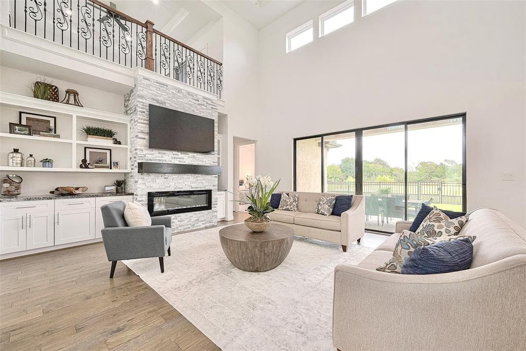 1350 Lakeland Cir, Rosharon, TX 77583